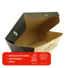 Caja para papas en uso, diseñada para soluciones de empaques sostenibles.