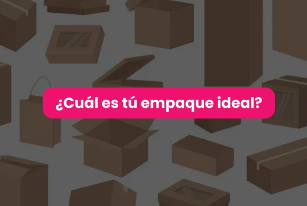 Caja de cartón kraft personalizada para alimentos, con diseño gráfico exclusivo de KreatUp en tonos rosa y blanco.